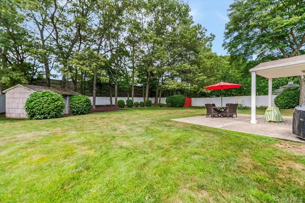 10 Pashen Place Dix Hills NY 11746