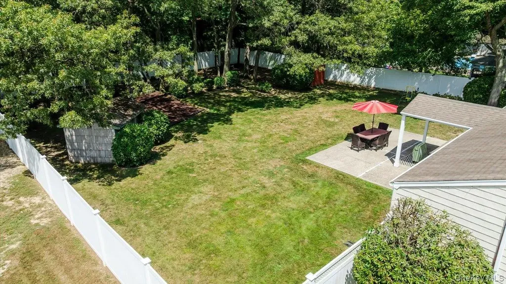 10 Pashen Place Dix Hills NY 11746