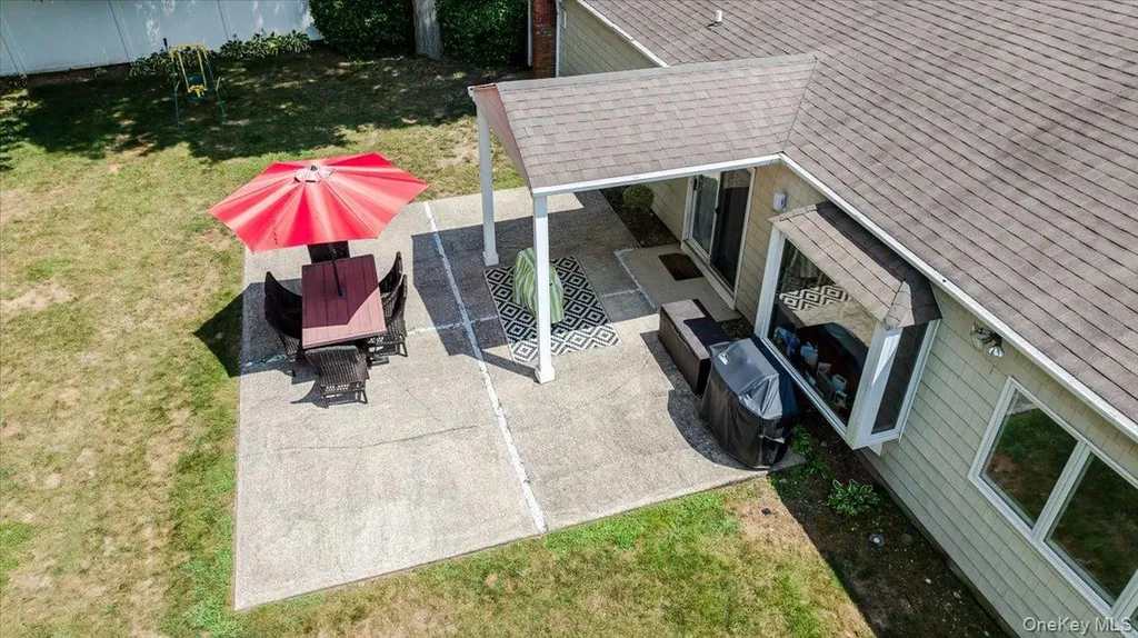 10 Pashen Place Dix Hills NY 11746