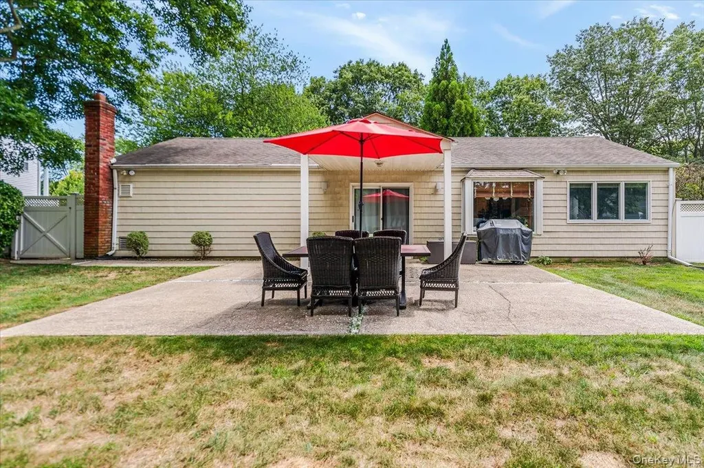 10 Pashen Place Dix Hills NY 11746