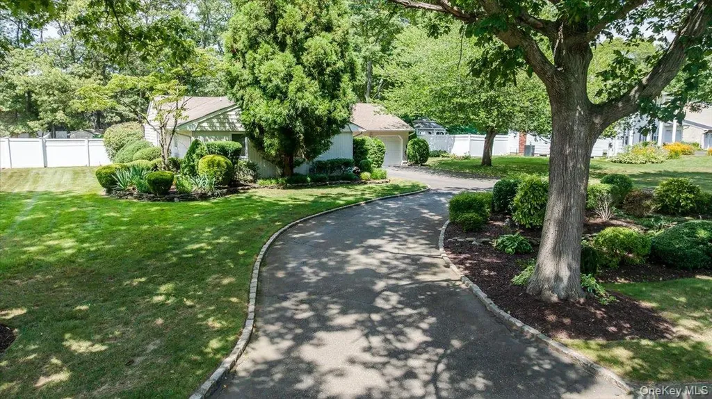 10 Pashen Place Dix Hills NY 11746