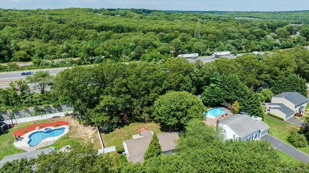 10 Pashen Place Dix Hills NY 11746