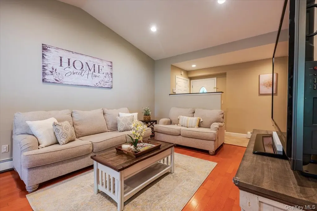 10 Pashen Place Dix Hills NY 11746