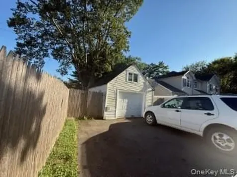 184 Caleb's Path Brentwood NY 11717