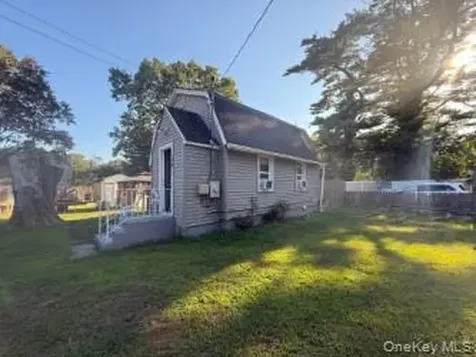 184 Caleb's Path Brentwood NY 11717