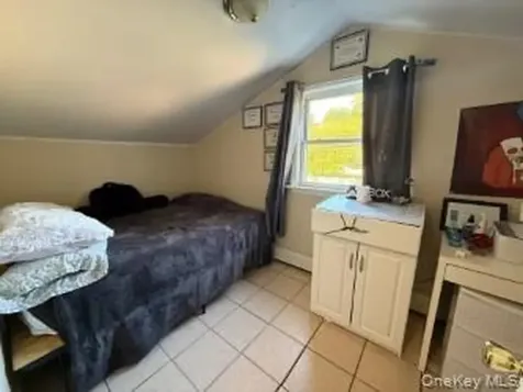 184 Caleb's Path Brentwood NY 11717