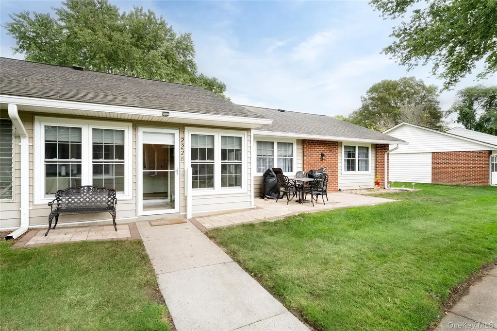 222 Blackpool Court Ridge NY 11961