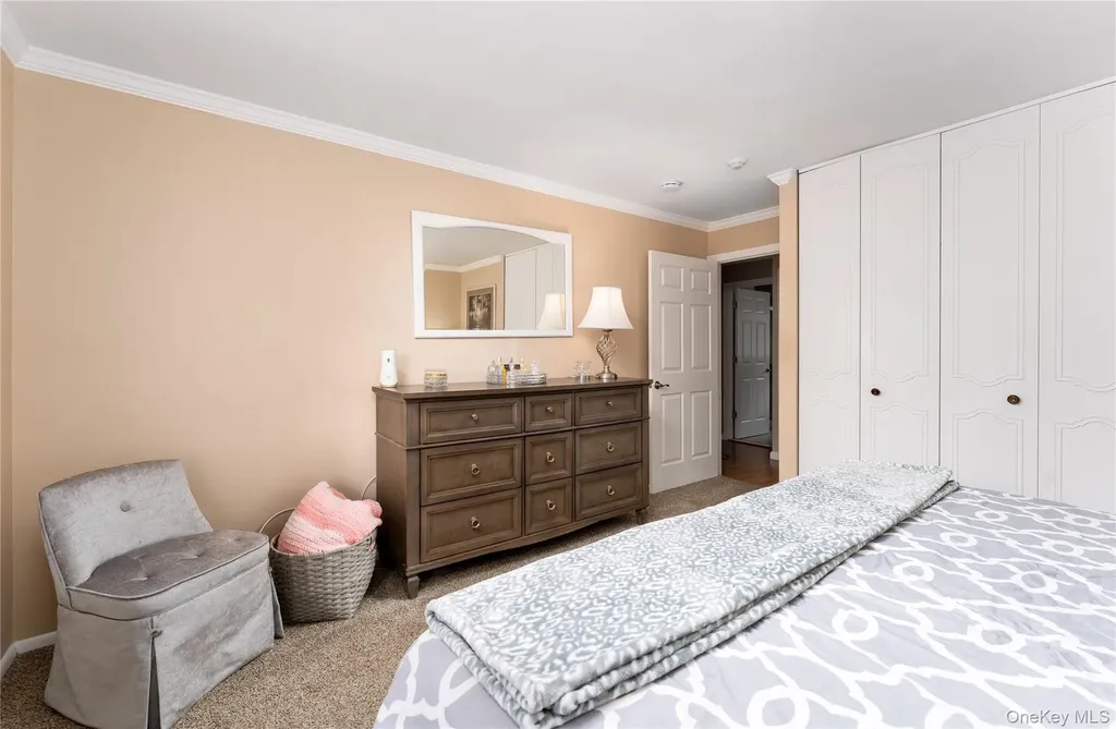 222 Blackpool Court Ridge NY 11961