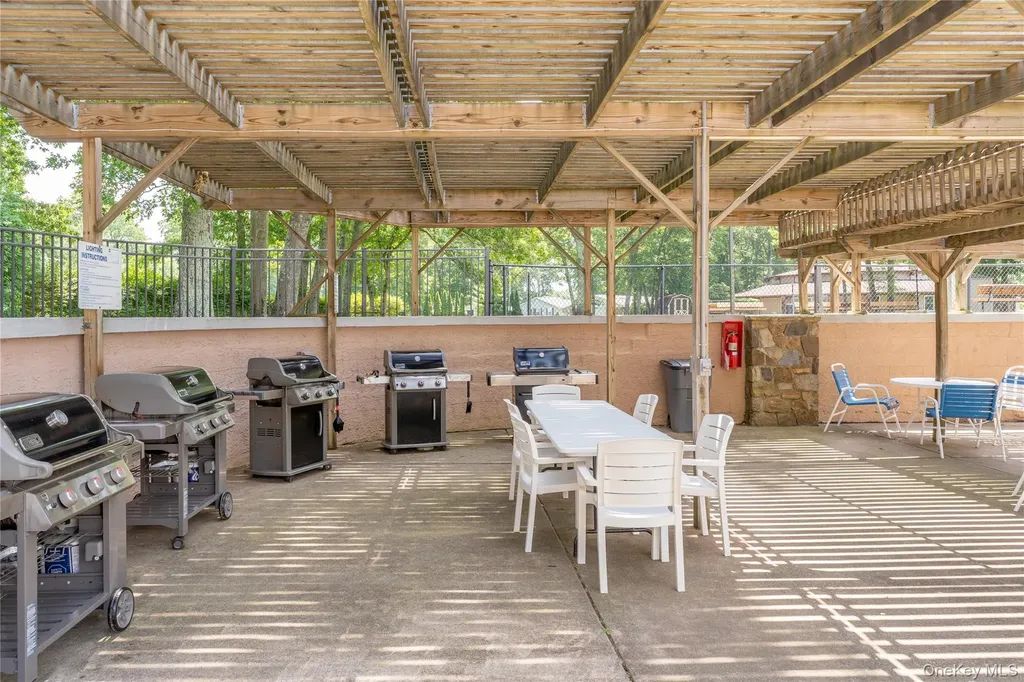 222 Blackpool Court Ridge NY 11961