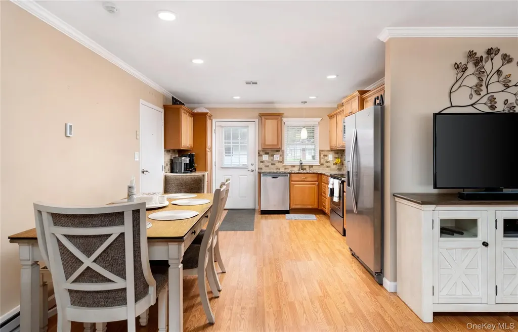 222 Blackpool Court Ridge NY 11961