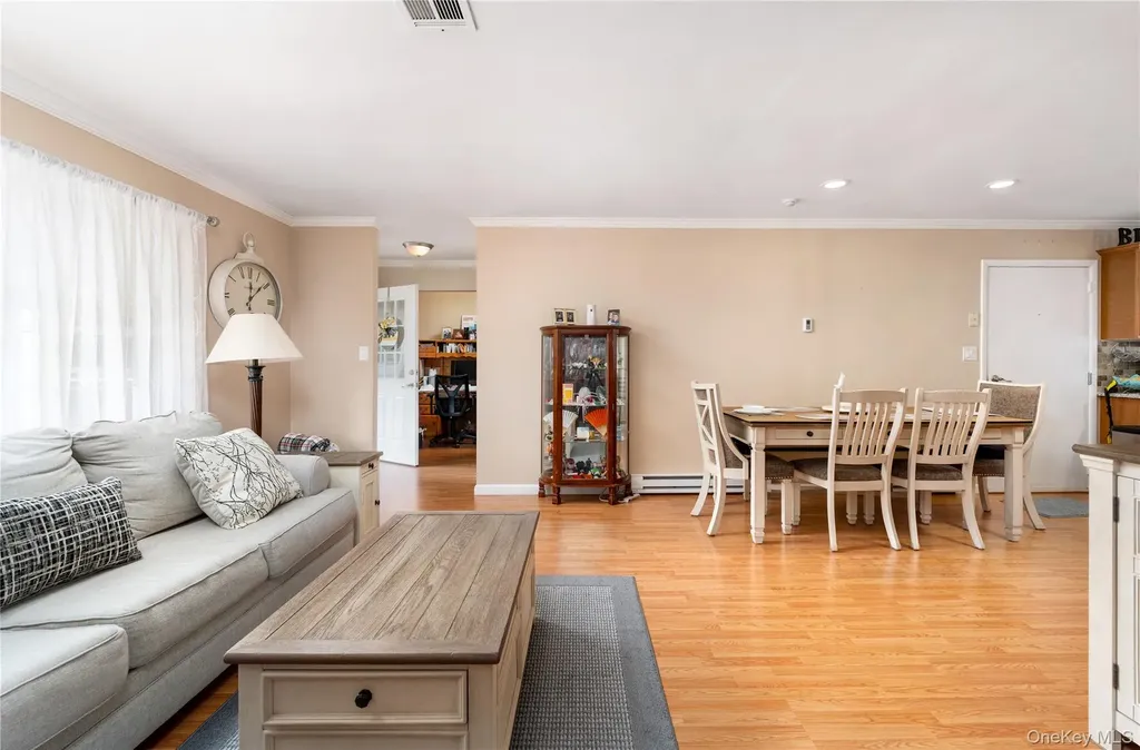 222 Blackpool Court Ridge NY 11961