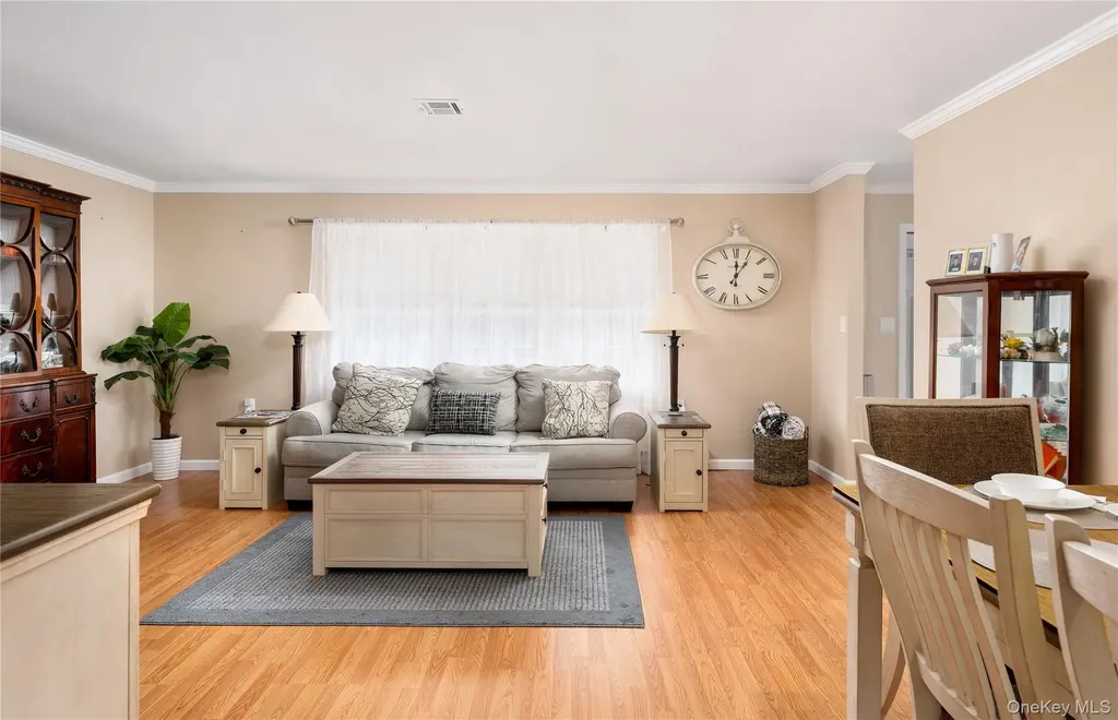 222 Blackpool Court Ridge NY 11961