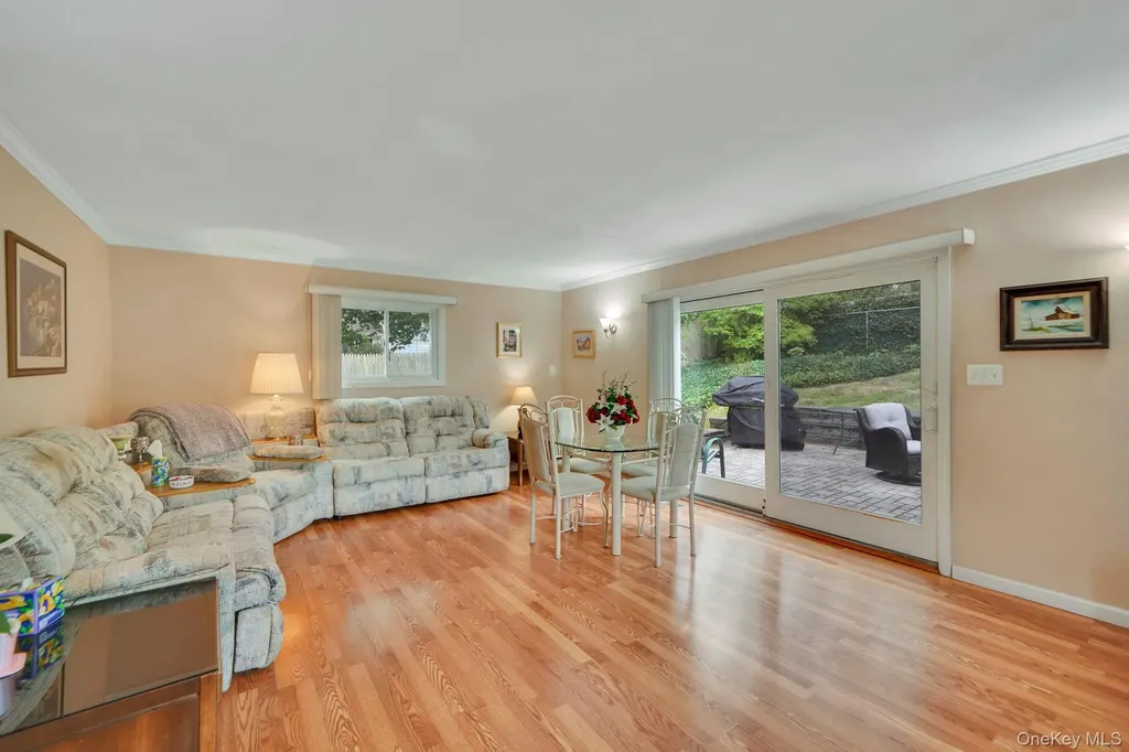 41 Wiltshire Drive Commack NY 11725
