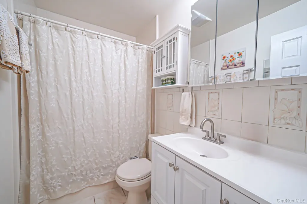 41 Wiltshire Drive Commack NY 11725