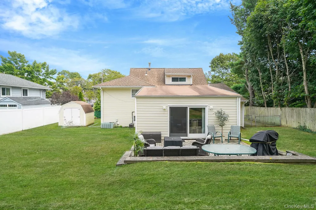 41 Wiltshire Drive Commack NY 11725