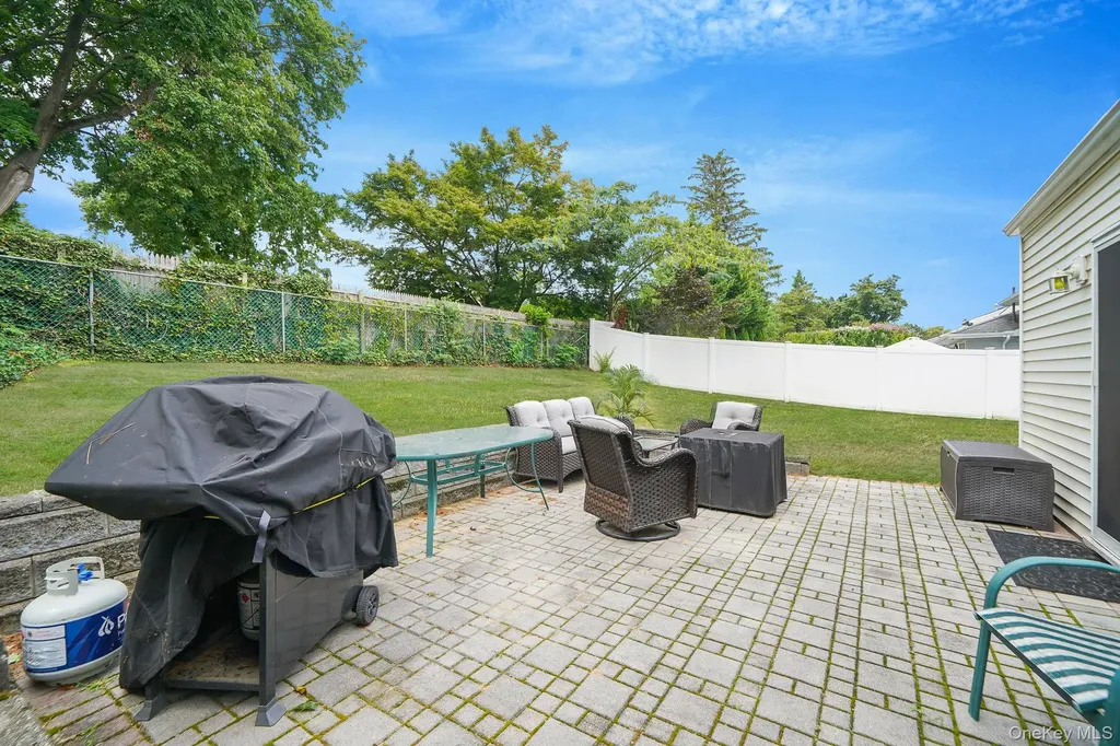 41 Wiltshire Drive Commack NY 11725