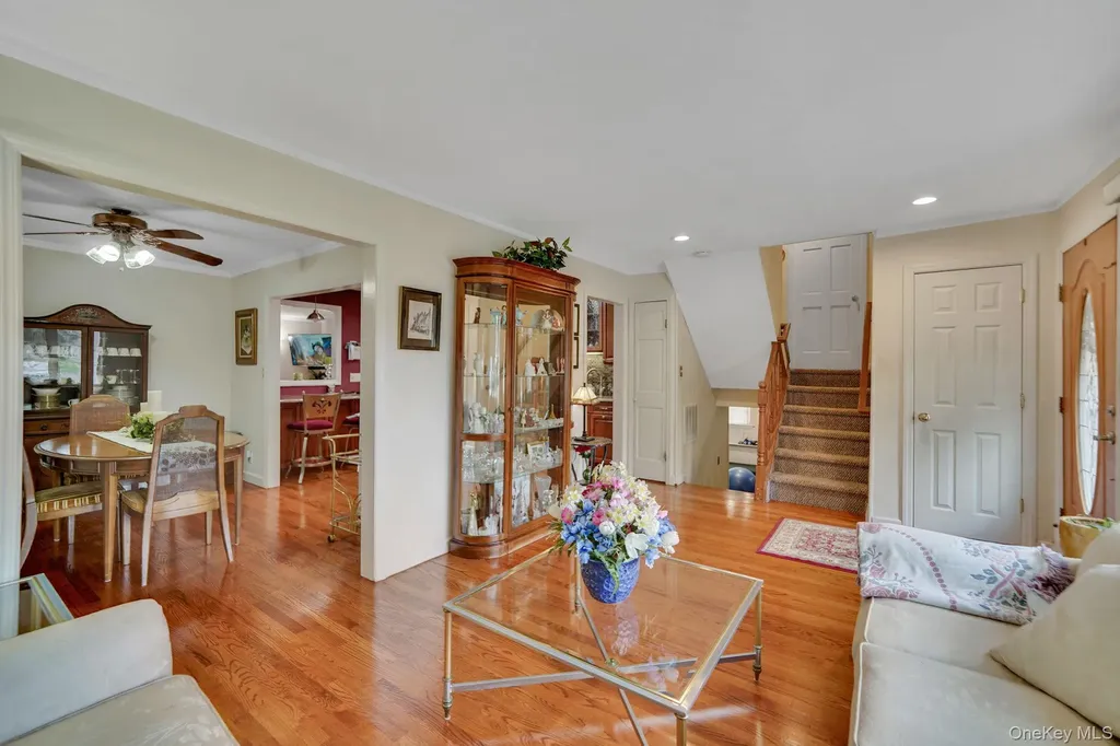 41 Wiltshire Drive Commack NY 11725