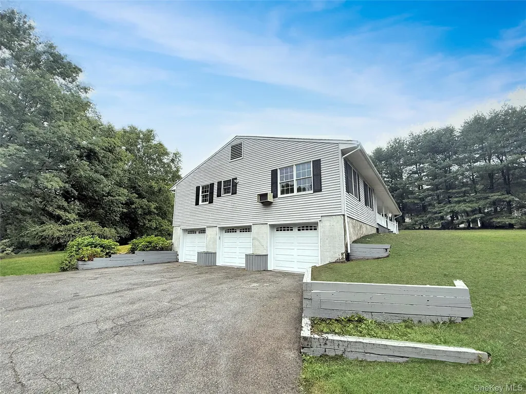 325 Jackson Avenue New Windsor NY 12553