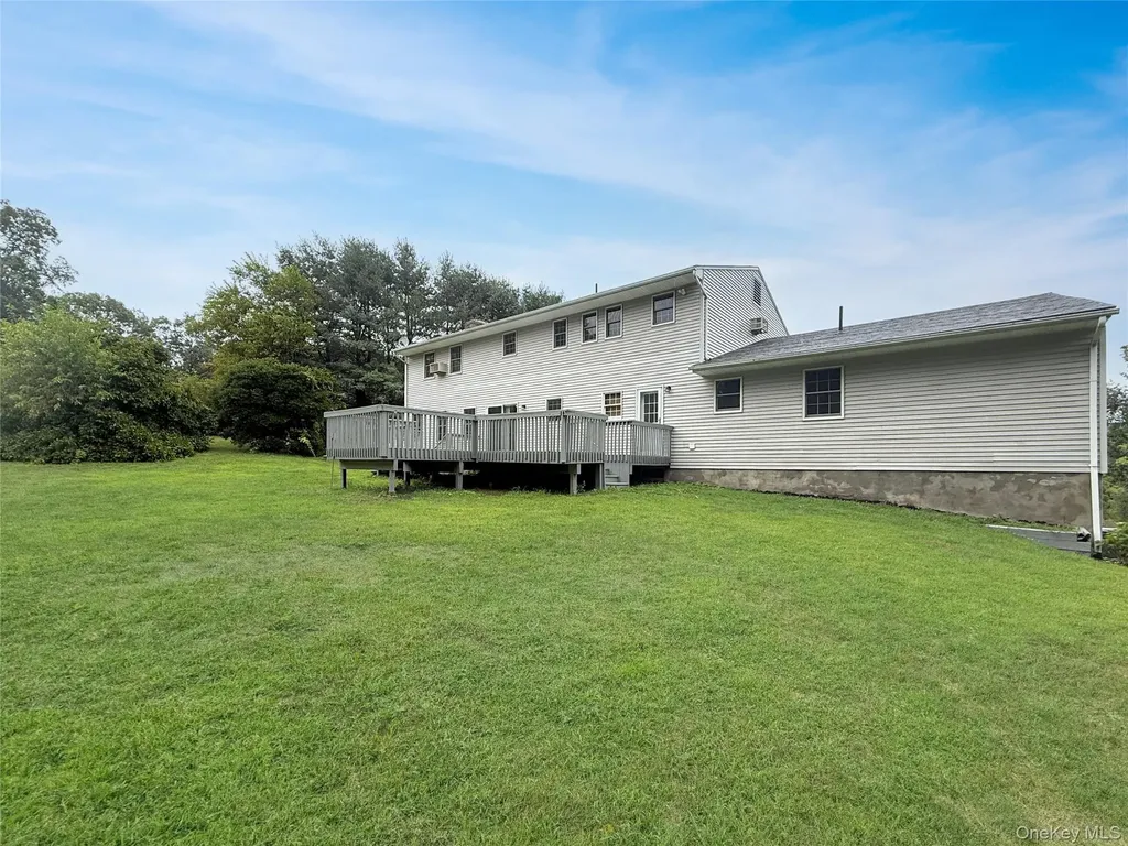 325 Jackson Avenue New Windsor NY 12553