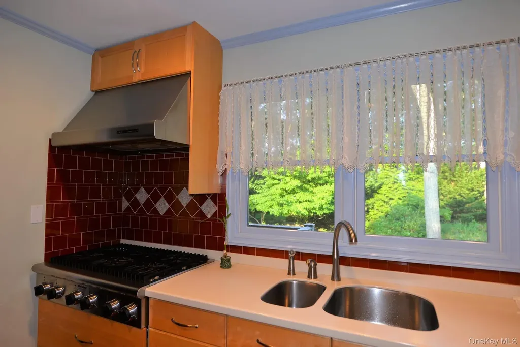 11 West Drive East Hampton NY 11937
