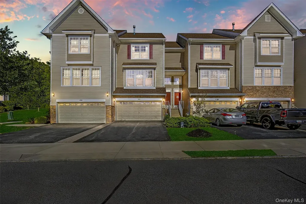 1004 Hawthorn Way New Windsor NY 12553