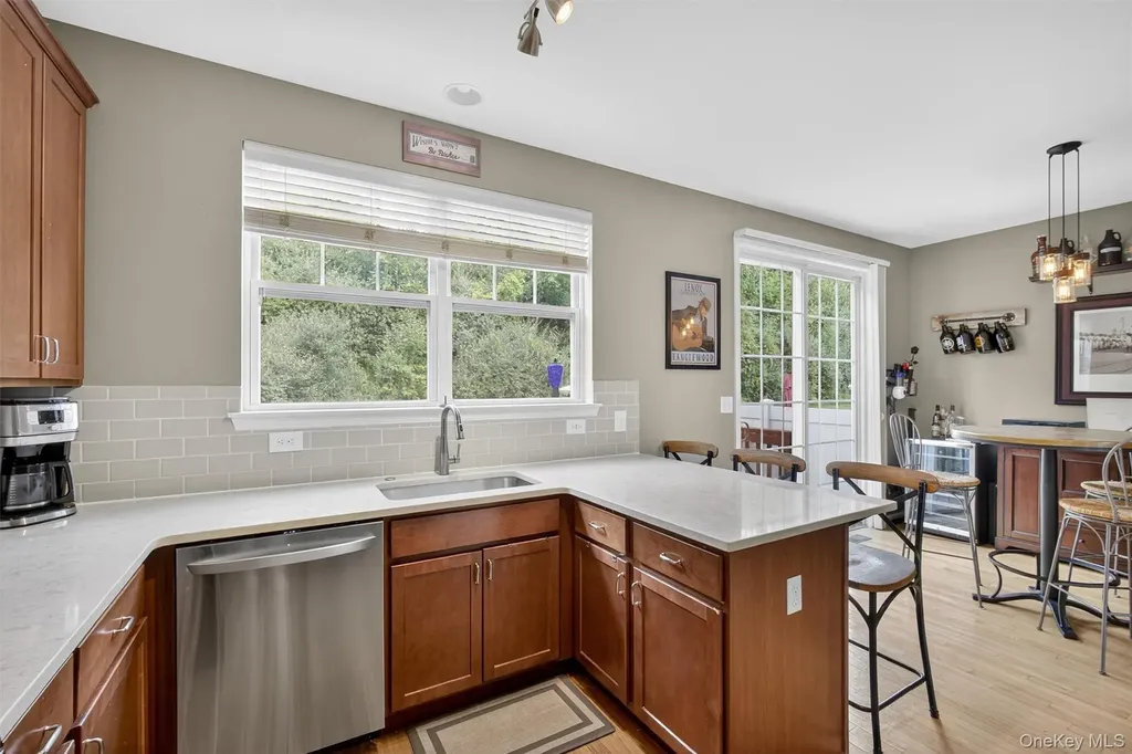 1004 Hawthorn Way New Windsor NY 12553