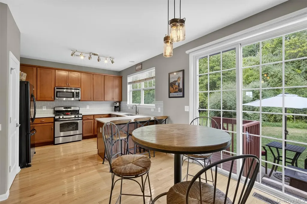 1004 Hawthorn Way New Windsor NY 12553