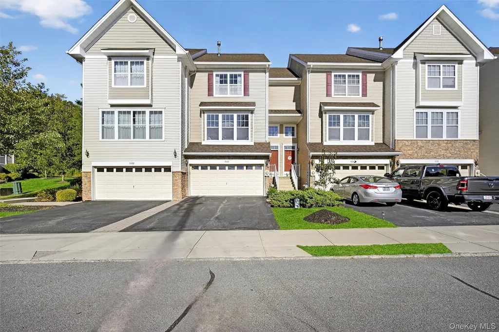 1004 Hawthorn Way New Windsor NY 12553