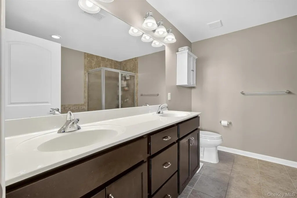 1004 Hawthorn Way New Windsor NY 12553