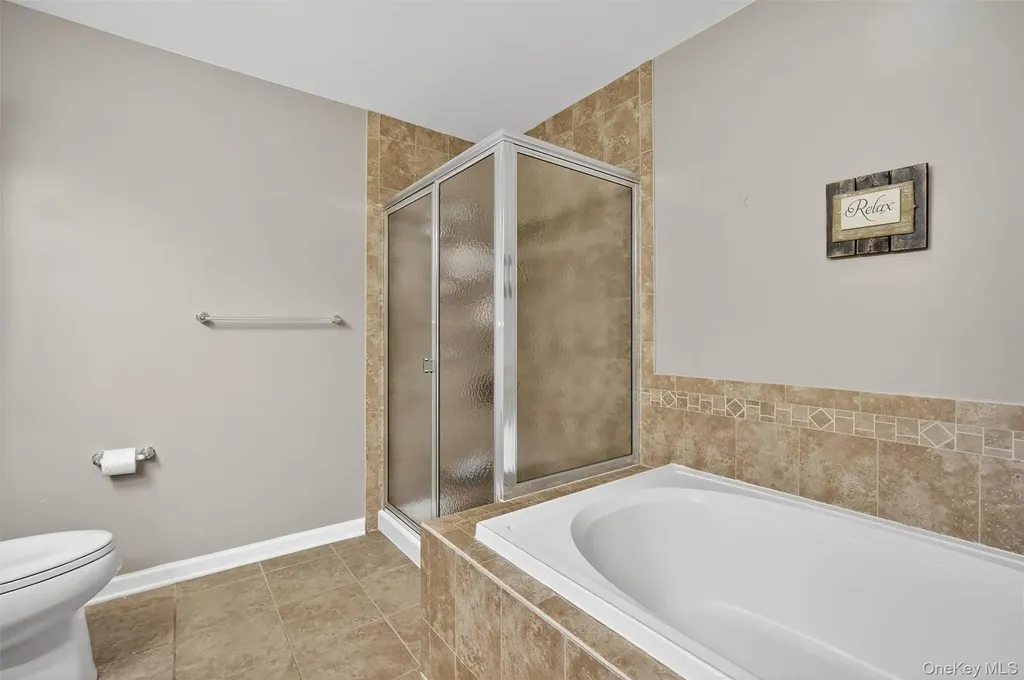 1004 Hawthorn Way New Windsor NY 12553
