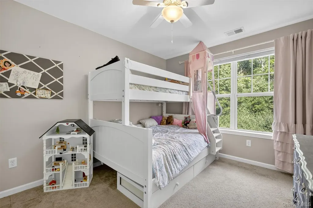 1004 Hawthorn Way New Windsor NY 12553