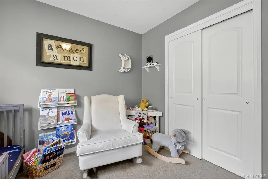 1004 Hawthorn Way New Windsor NY 12553