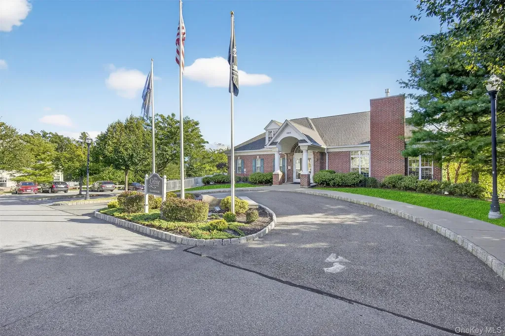 1004 Hawthorn Way New Windsor NY 12553