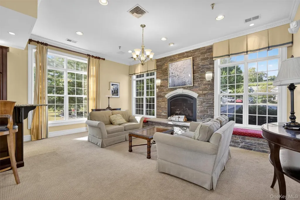 1004 Hawthorn Way New Windsor NY 12553