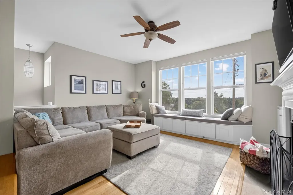 1004 Hawthorn Way New Windsor NY 12553
