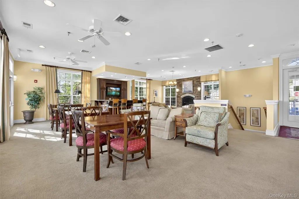 1004 Hawthorn Way New Windsor NY 12553