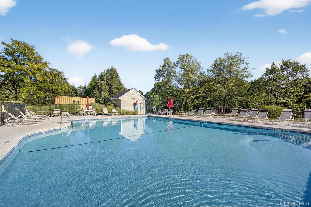 1004 Hawthorn Way New Windsor NY 12553