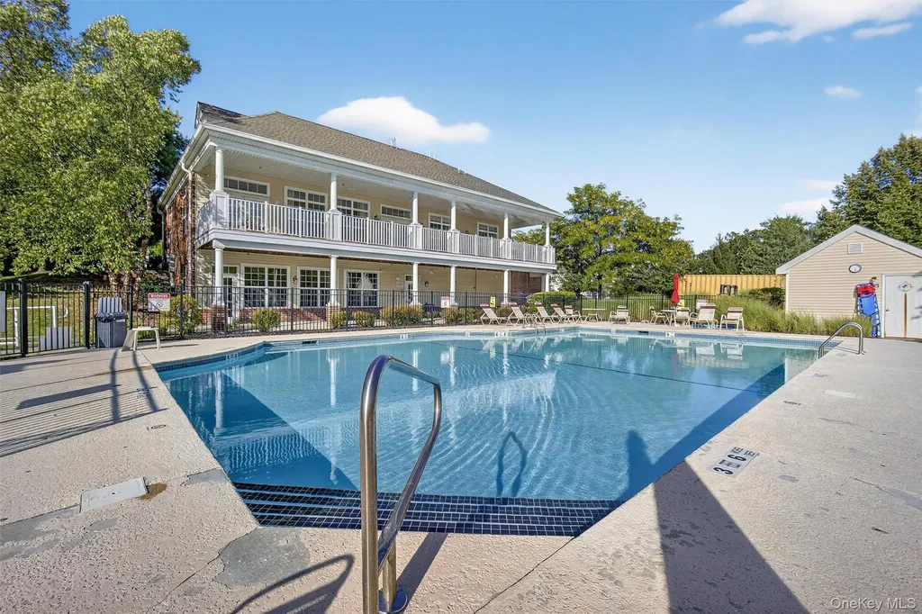 1004 Hawthorn Way New Windsor NY 12553