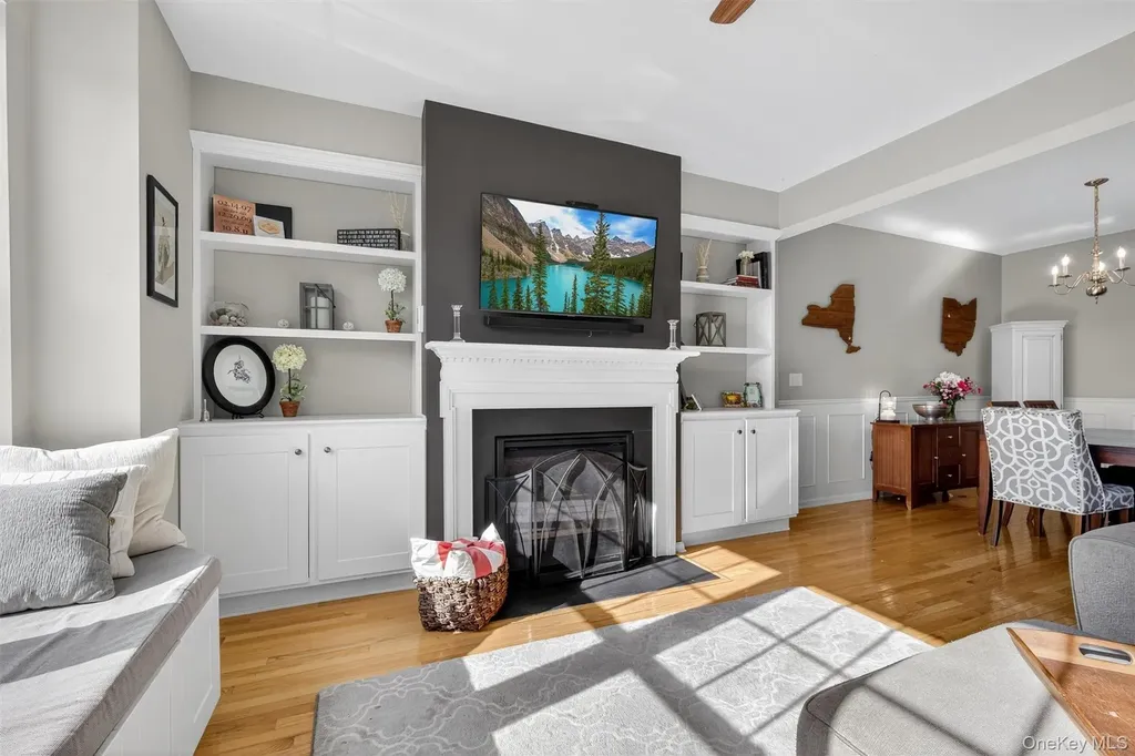 1004 Hawthorn Way New Windsor NY 12553