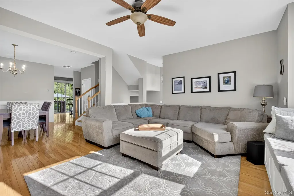 1004 Hawthorn Way New Windsor NY 12553