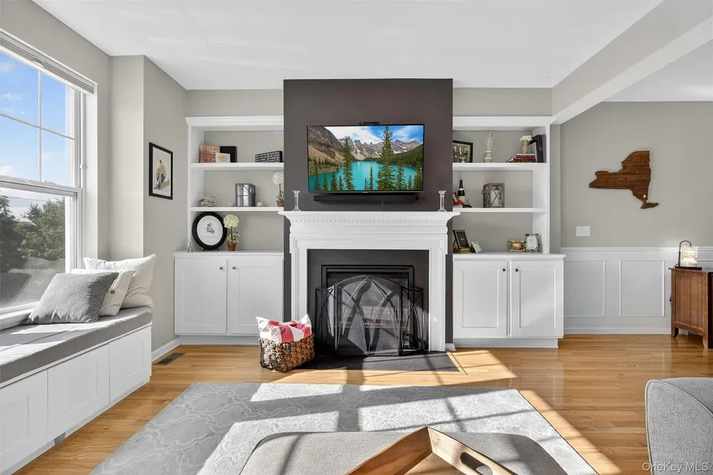 1004 Hawthorn Way New Windsor NY 12553