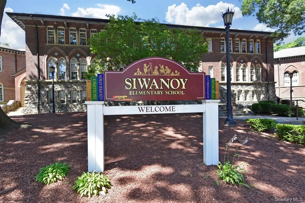 506 Siwanoy Place Pelham NY 10803