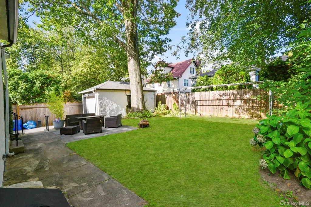 506 Siwanoy Place Pelham NY 10803