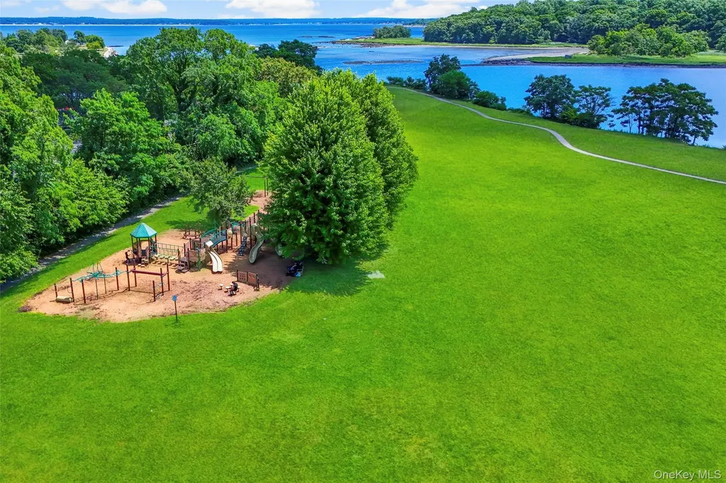 506 Siwanoy Place Pelham NY 10803
