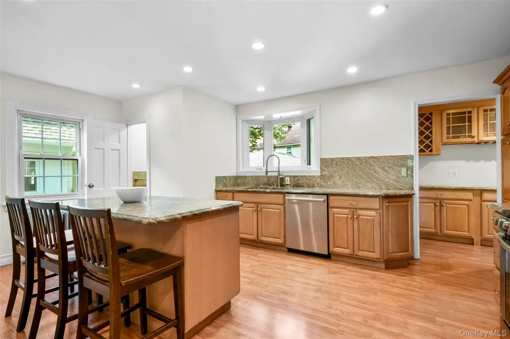 506 Siwanoy Place Pelham NY 10803
