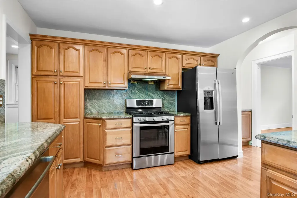 506 Siwanoy Place Pelham NY 10803
