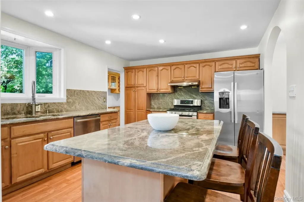 506 Siwanoy Place Pelham NY 10803