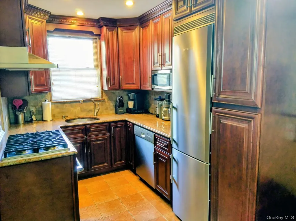 20520 33rd Avenue Bayside NY 11361