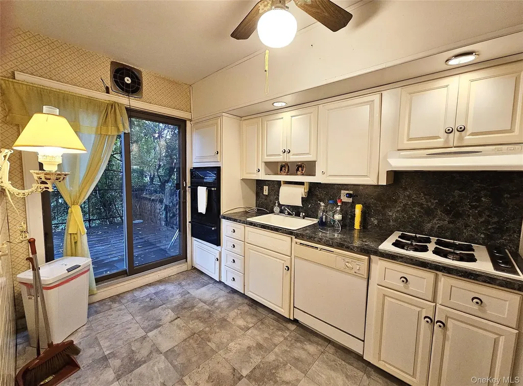 81-28 77 Avenue Glendale NY 11385