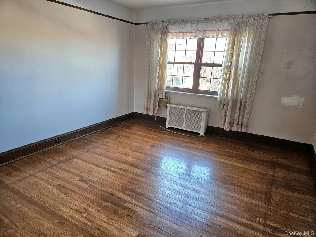 81-28 77 Avenue Glendale NY 11385